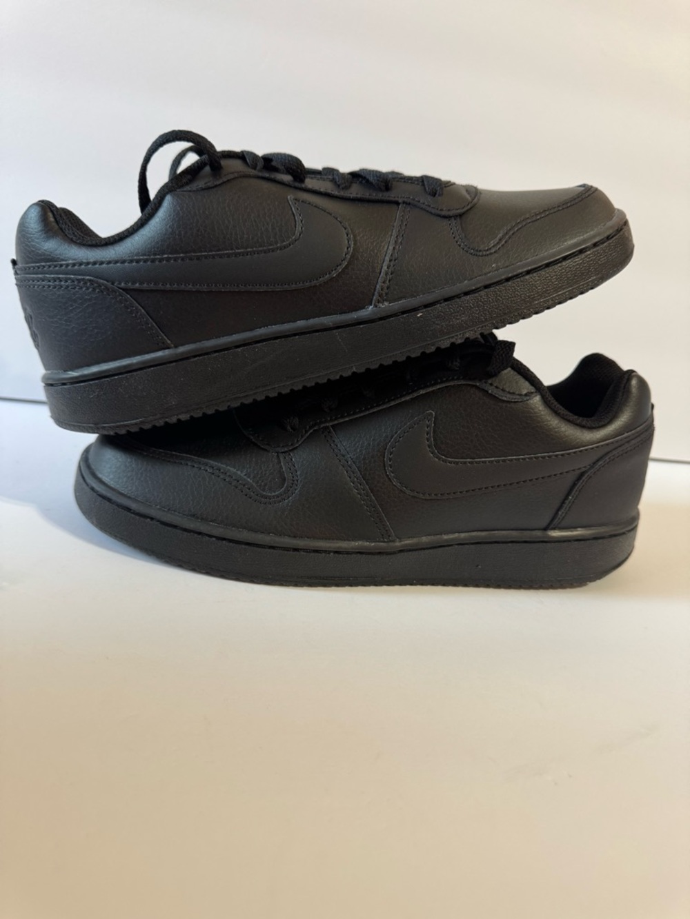 Nike Men’s Black Low-Top Sneakers